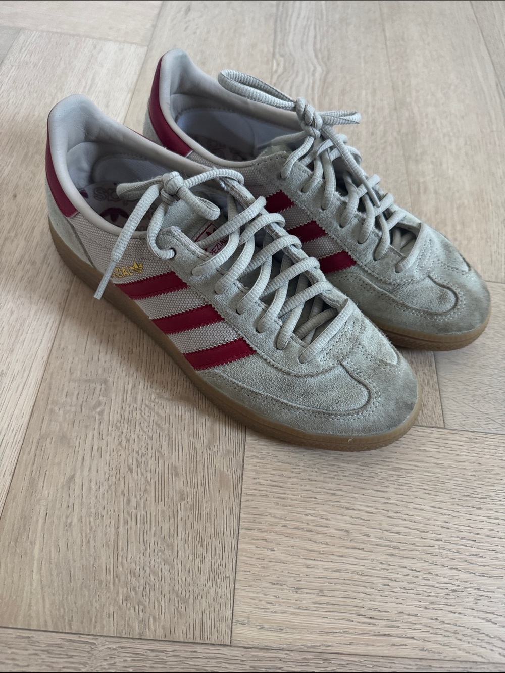 Unisex Adidas Suede Casual Sneaker in Beige with Red Stripes